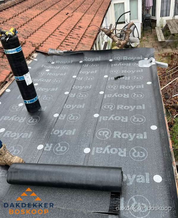 Bitumen dakbedekking leggen op plat dak aanbouw in Boskoop Bitumen dakbedekking leggen op plat dak aanbouw in Boskoop