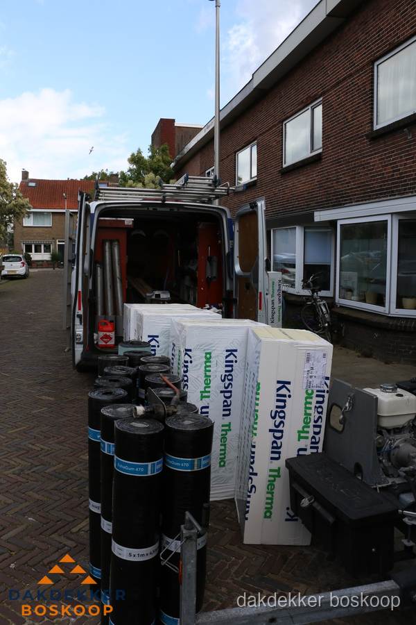 Levering van Kingspan isolatieplaten en bitumenrollen voor dakproject in Boskoop Levering van Kingspan isolatieplaten en bitumenrollen voor dakproject in Boskoop