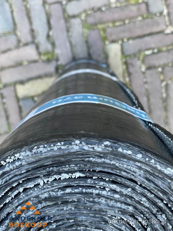 Rol bitumen dakleer met leislag voor plat dak in Boskoop Rol bitumen dakleer met leislag voor plat dak in Boskoop