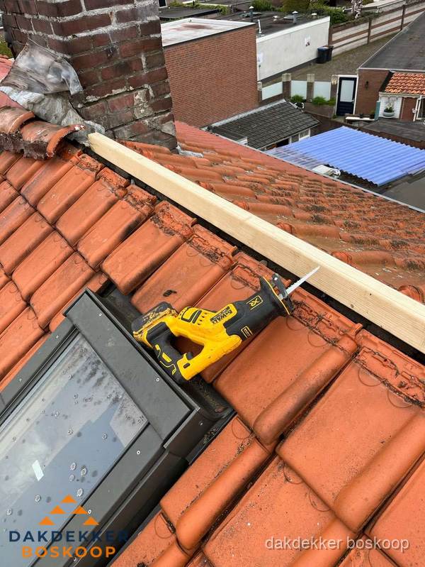 Kosten dak vervangen: werkzaamheden aan pannendak in Boskoop Kosten dak vervangen: werkzaamheden aan pannendak in Boskoop