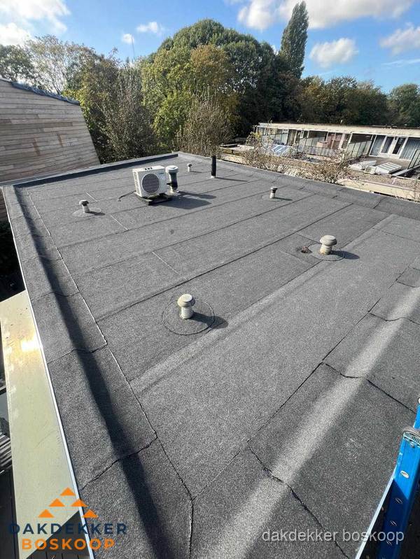 Kosten dakdekker: afgewerkt plat bedrijfsdak met bitumen in Boskoop Kosten dakdekker: afgewerkt plat bedrijfsdak met bitumen in Boskoop