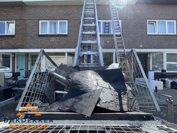 Kosten dakreparatie: dakschade aan flatgebouw in Boskoop Kosten dakreparatie: dakschade aan flatgebouw in Boskoop