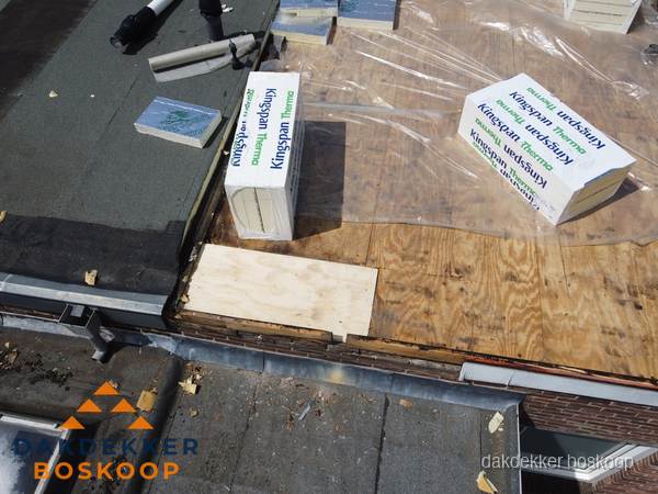Plat dak isolatie met Kingspan isolatieplaten tijdens renovatie in Boskoop Plat dak isolatie met Kingspan isolatieplaten tijdens renovatie in Boskoop